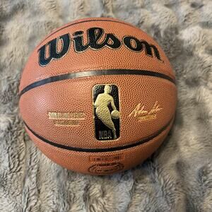 Wilson NBA Signature Series Indoor/Outdoor Basketball Size 7 Inflated